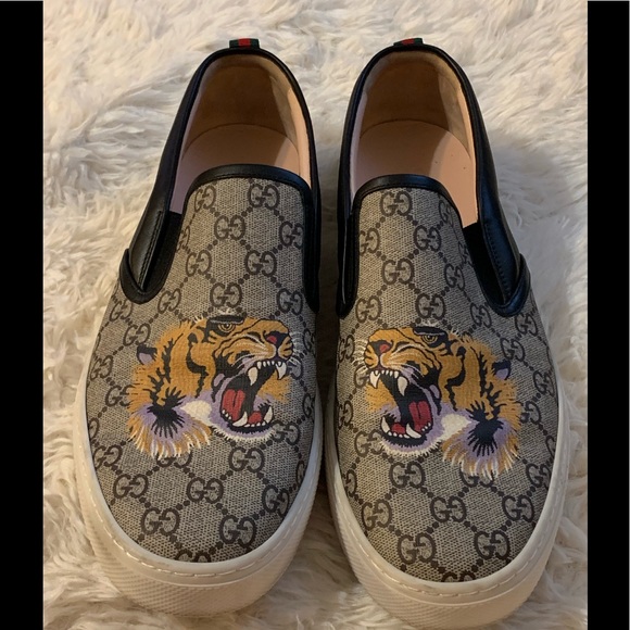 gucci supreme tiger slip on